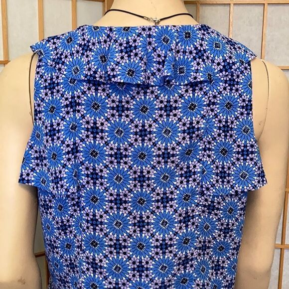 3/$20 Banana Republic Sleeveless Top w/ ruffles - Picture 5 of 7